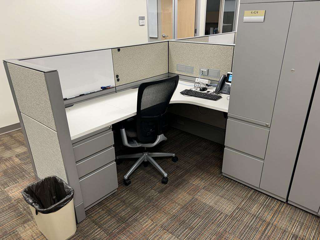 68514.jpg 6X6 Haworth Premise Bullpen Workstation image 1
