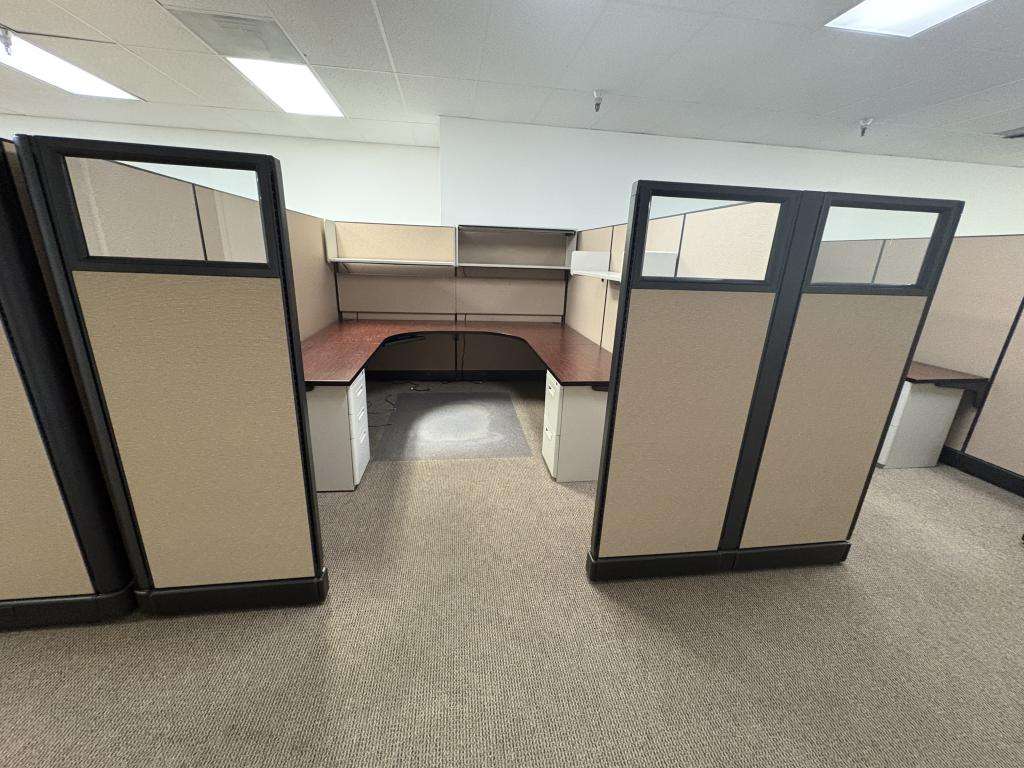 68716.jpg Herman Miller A02 Neutral 10×12 @67inT Glass image 1